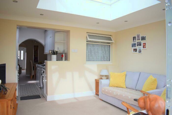 3 Bedroom Terraced House For Sale In Elm Park Avenue, Elm Park, Essex, RM12