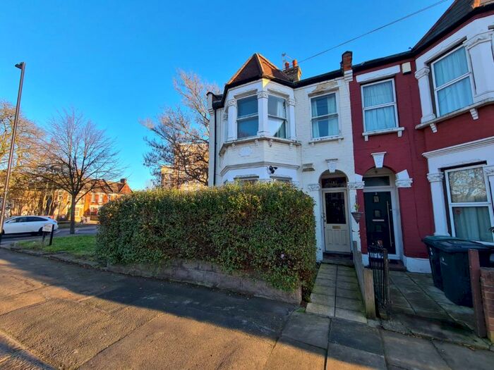 3 Bedroom Flat To Rent In Imperial Road, London N22