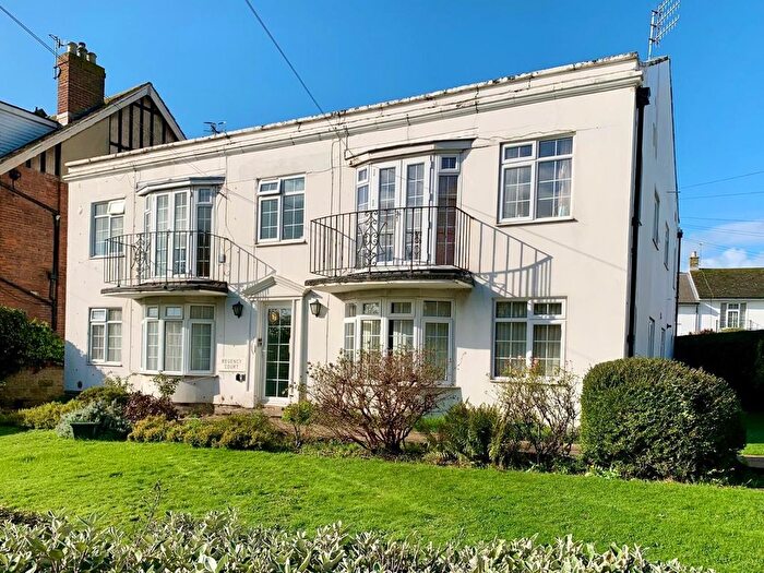 2 Bedroom Flat For Sale In Garden Close, Bexhill-On-Sea, TN40