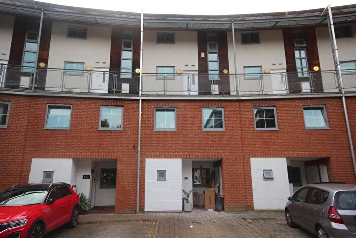 2 Bedroom Apartment To Rent In Windmill Road, Slough, SL1