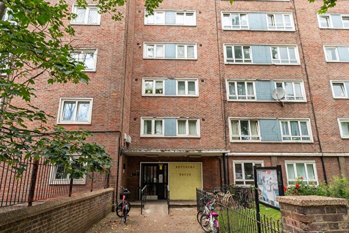 3 Bedroom Flat For Sale In Reynolds House, Approach Road, E2