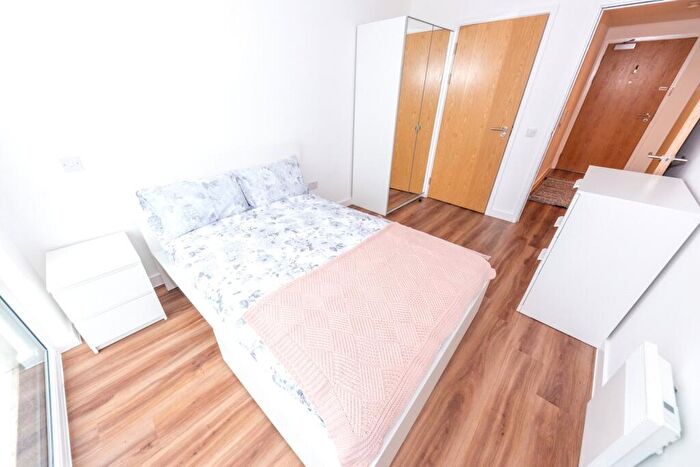 3 Bedroom Flat To Rent In The Gateway, Trafford Road, Salford, M5