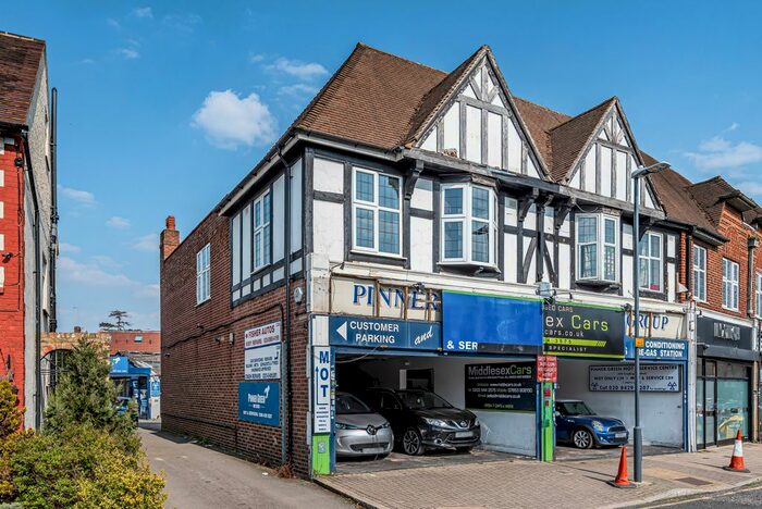 2 Bedroom Flat To Rent In Pinner Green, Pinner, HA5