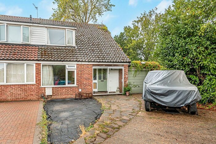 3 Bedroom End Of Terrace House For Sale In Anglesey Close, Ashford, TW15