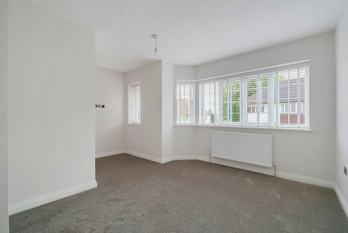 2 Bedroom Terraced House For Sale In Castleview Road, Weybridge, KT13