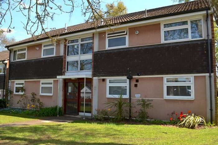 2 Bedroom Flat To Rent In Beeching Close, Harpenden, AL5