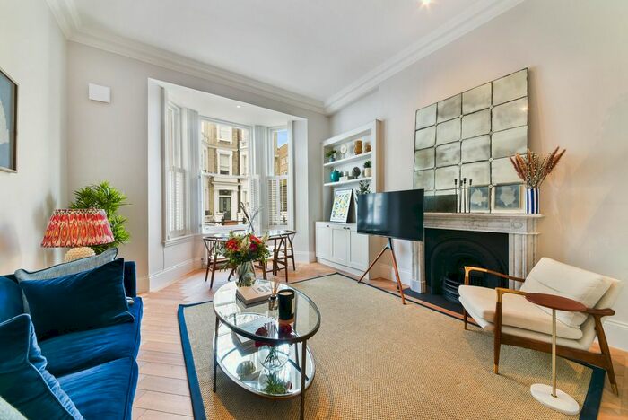 2 Bedroom Flat To Rent In Westgate Terrace, London, SW10