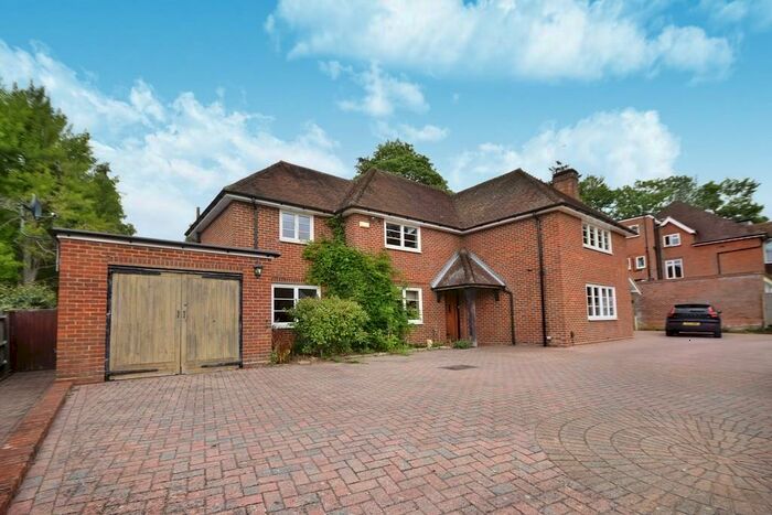 4 Bedroom Detached House To Rent In Aldersey Road, GU1