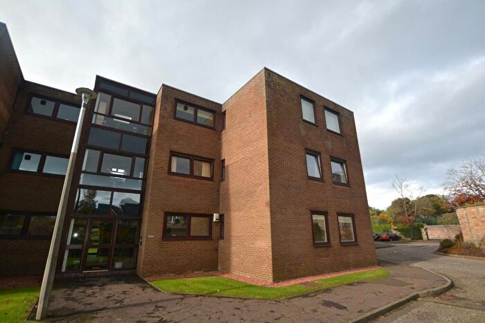 3 Bedroom Flat To Rent In West Grange Gardens, Edinburgh, EH9