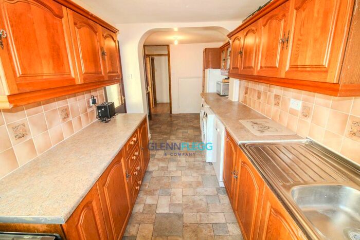 3 Bedroom House To Rent In Hadlow Court, Slough, SL1