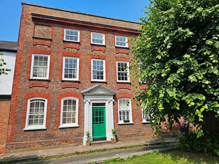 2 Bedroom Character Property For Sale In St. Marys Square, Aylesbury, HP20