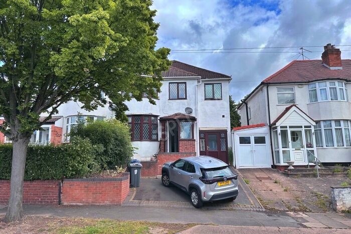 4 Bedroom Semi-Detached House To Rent In Mildenhall Road, Birmingham, B42