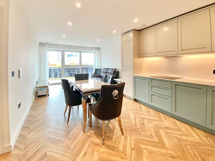 2 Bedroom Flat To Rent In Brook Street, Kingston Upon Thames, KT1