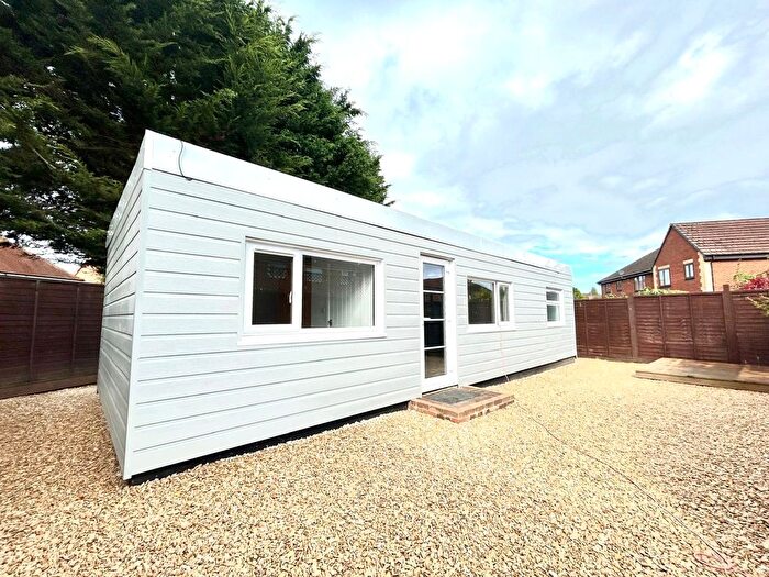 1 Bedroom Maisonette To Rent In Merrivale Gardens, Reading, Berkshire, RG2