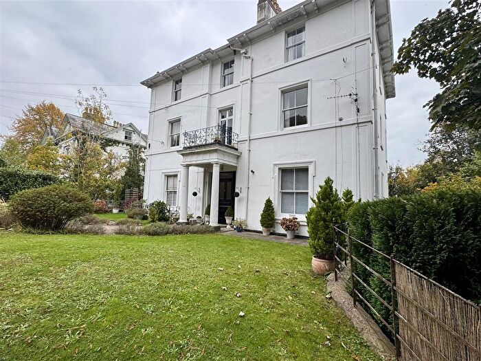 3 Bedroom Flat To Rent In Flat, Sutherland House, Abbey Road, Malvernworcestershire, WR14