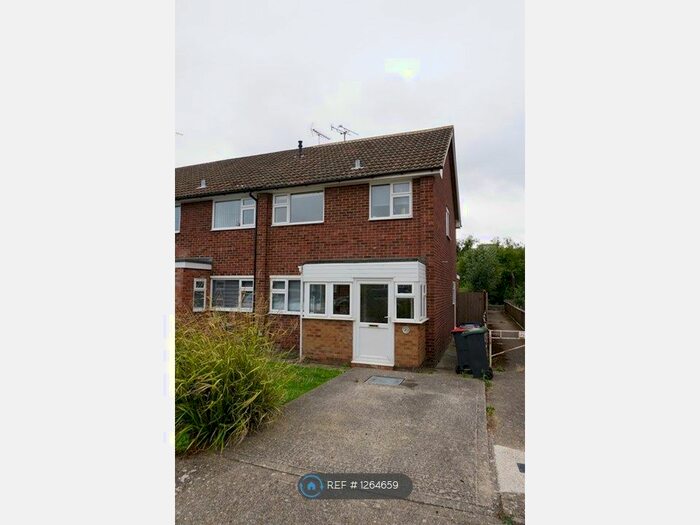 4 Bedroom Semi-Detached House To Rent In Willow Close, Canterbury CT2