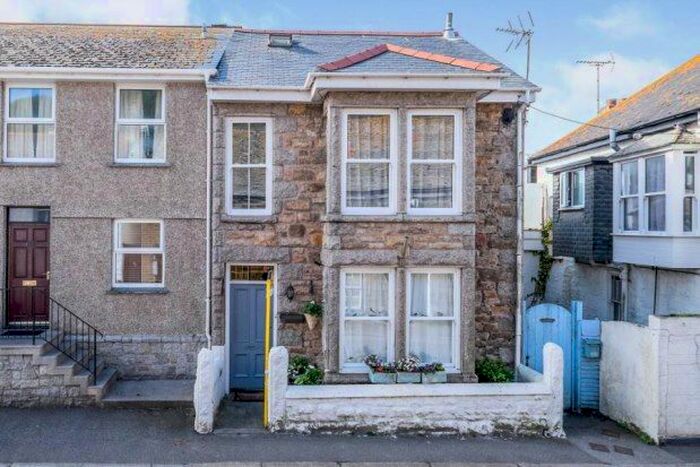 3 Bedroom Property To Rent In Fore Street, Marazion, TR17