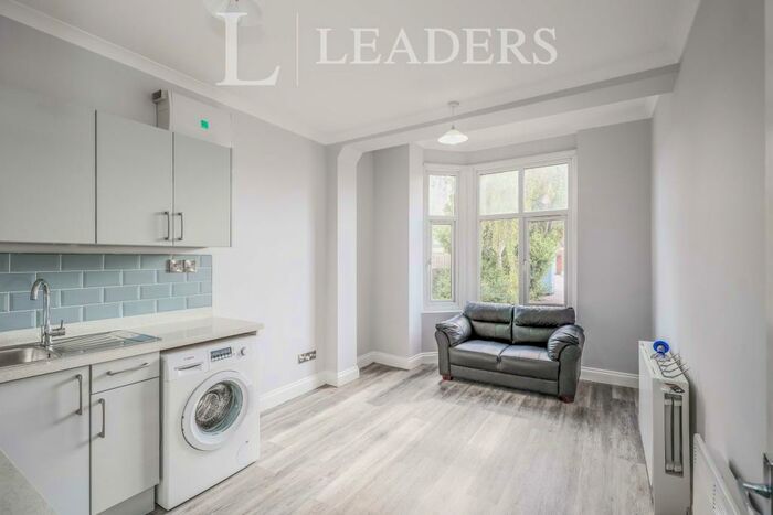 Apartment To Rent In London Road, PO2