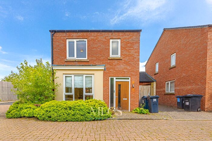 3 Bedroom Detached House For Sale In Chadwick Close, Rednal, Birmingham, West Midlands, B45