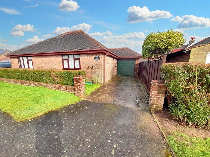 2 Bedroom Detached Bungalow For Sale In West View Drive, Yapton, BN18