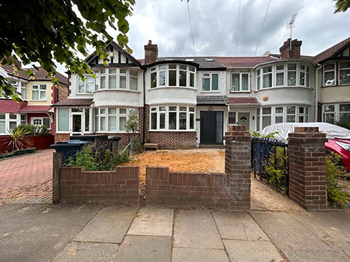 4 Bedroom Property To Rent In Thames Avenue, Perivale, Greenford, UB6