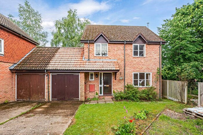 3 Bedroom Link Detached House For Sale In Bishop's Waltham, SO32