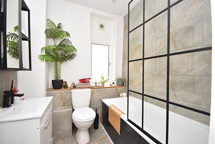 1 Bedroom Flat For Sale In Dalby Square, Margate, Kent, CT9 - Photo 2