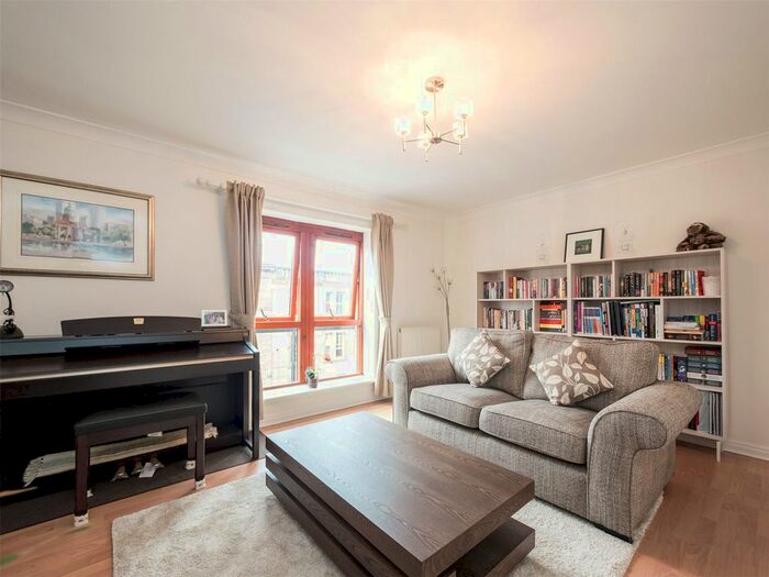 2 Bedroom Flat To Rent In St Stephen Street, Edinburgh, EH3