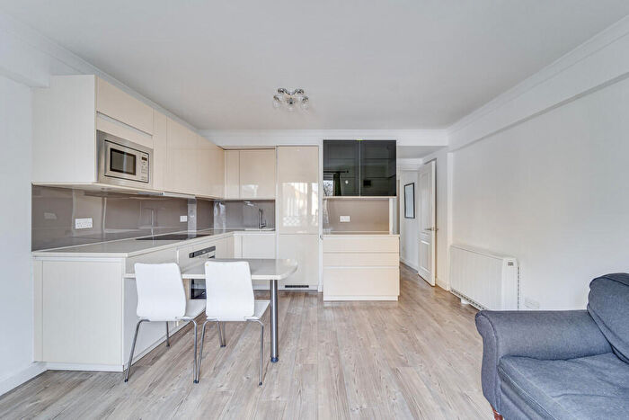 1 Bedroom Apartment For Sale In Milner Square, Barnsbury, London, N1 - Photo 3
