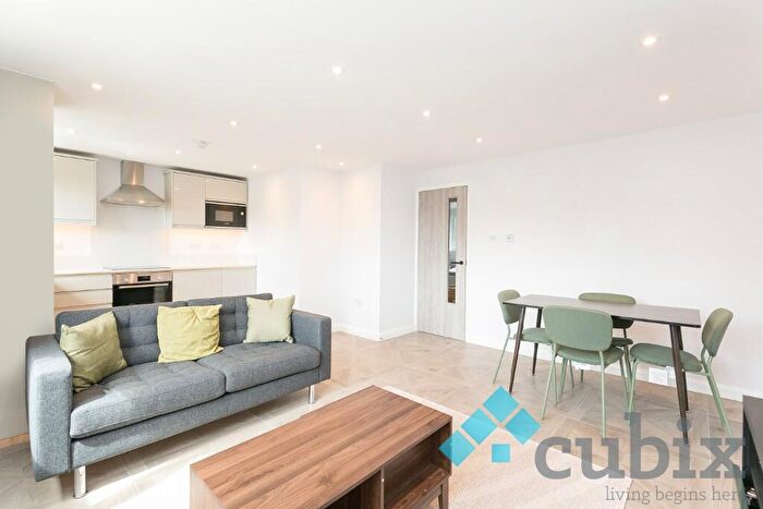 2 Bedroom Apartment To Rent In Searles Road, London, SE1