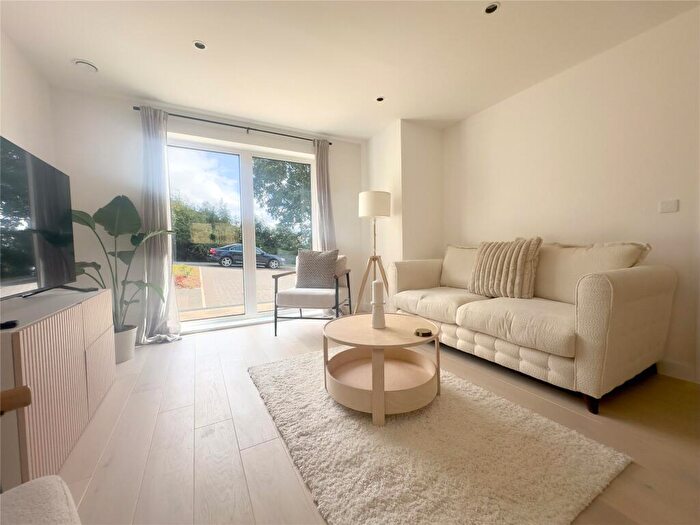 4 Bedroom Semi-Detached House To Rent In Pinhoe, Exeter, EX4