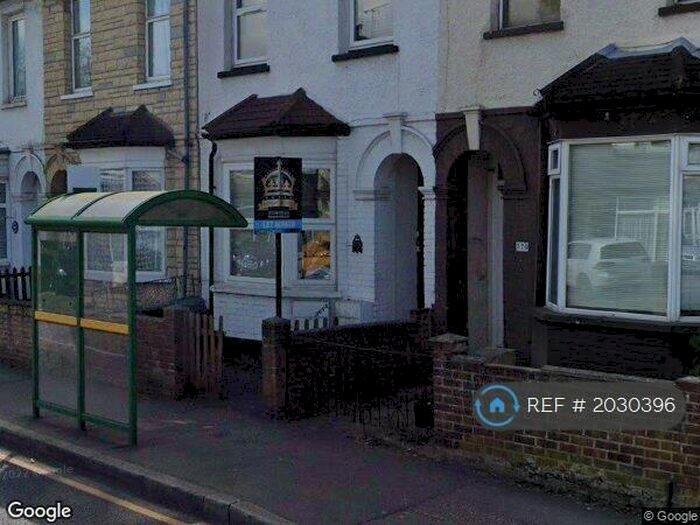 1 Bedroom Flat To Rent In Fairfax Drive, Westcliff-On-Sea, SS0