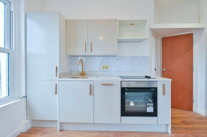 2 Bedroom Flat For Sale In Melbourne Grove, Southwark, London, SE22