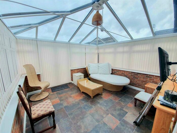 2 Bedroom Detached Bungalow To Rent In East View, West Bridgford, Nottingham, NG2