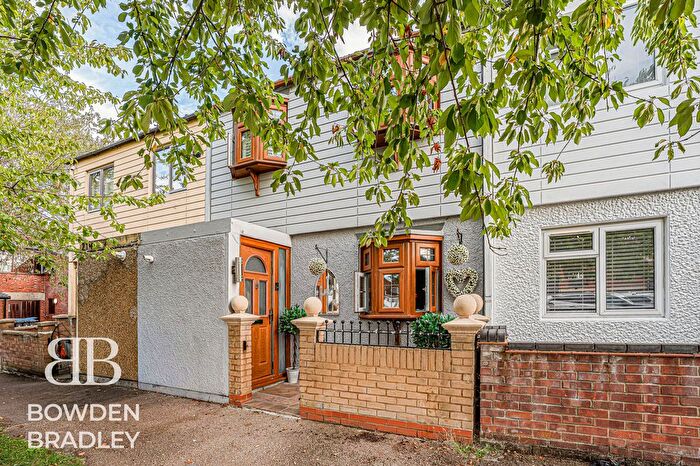 3 Bedroom Terraced House For Sale In Limes Avenue, Chigwell, IG7