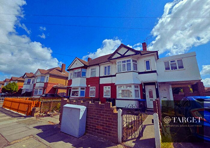 2 Bedroom Flat To Rent In Glenloch Road, Enfield, EN3