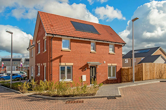 3 Bedroom Semi-Detached House For Sale In Petrie Drive, Winchburgh, EH52