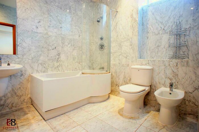 2 Bedroom Apartment To Rent In Gb Murton House, Grainger Street, Newcastle Upon Tyne, NE1