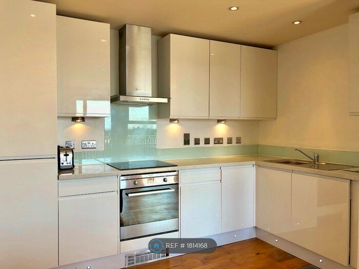 2 Bedroom Flat To Rent In Spectrum Building, Dagenham, RM8