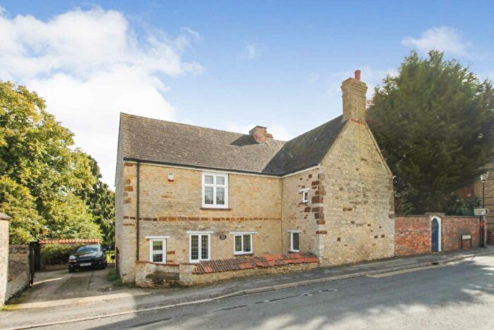 4 Bedroom Detached House To Rent In High Street, Irchester, NN29