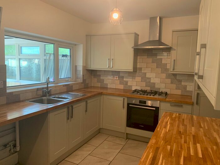 4 Bedroom Terraced House To Rent In Becket Crescent, Rotherham, S61