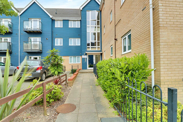 2 Bedroom Flat To Rent In Zeus Road, Southend-on-sea, SS2