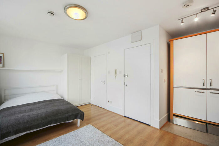 Flat To Rent In Finborough Road, Earls Court, SW10