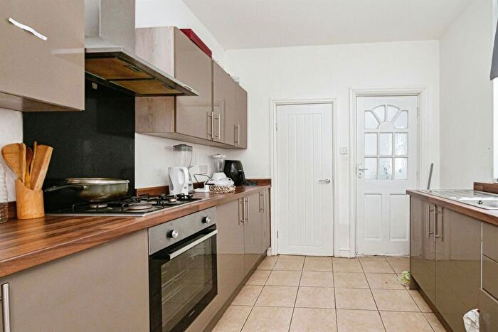 3 Bedroom End Of Terrace House For Sale In Westminster Avenue, Hull, HU8