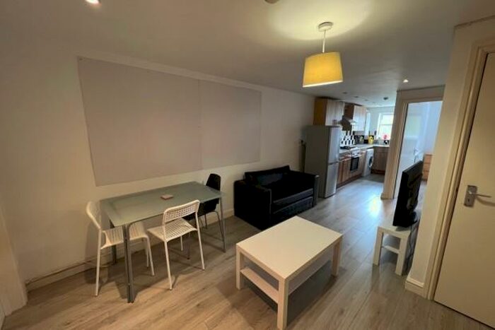 2 Bedroom Flat To Rent In Rhymney Street Cardiff, CF24