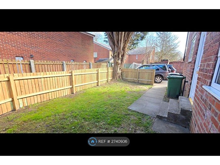 3 Bedroom Semi-detached House To Rent In Blackwood Cottages, Leeds, LS17