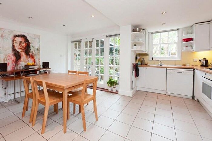 2 Bedroom Flat To Rent In Albert Street, Camden, London, NW1