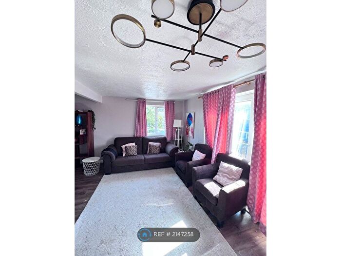 2 Bedroom Maisonette To Rent In Shears Court, Sunbury-On-Thames, TW16