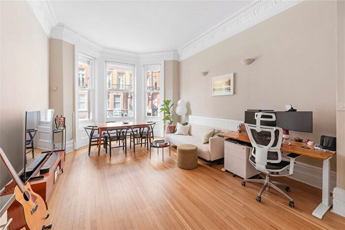Studio For Sale In Rosary Gardens, London, SW7