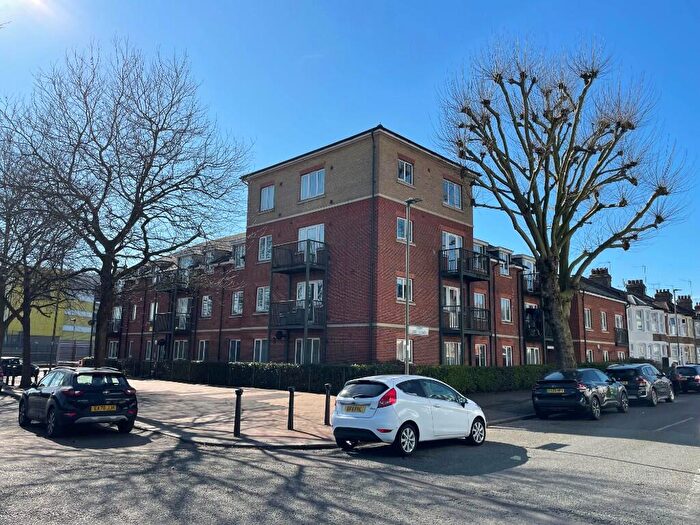 2 Bedroom Flat To Rent In Connections House, Glebe Road, Finchley, N3